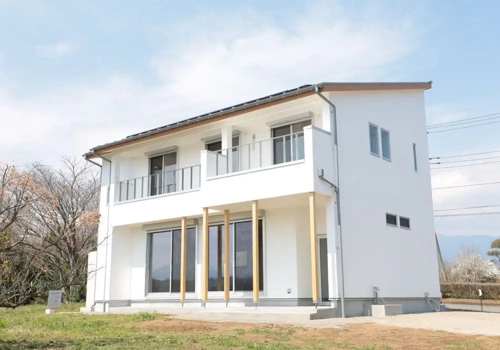 空創工房 施工事例2 外観 白い塗り壁の家