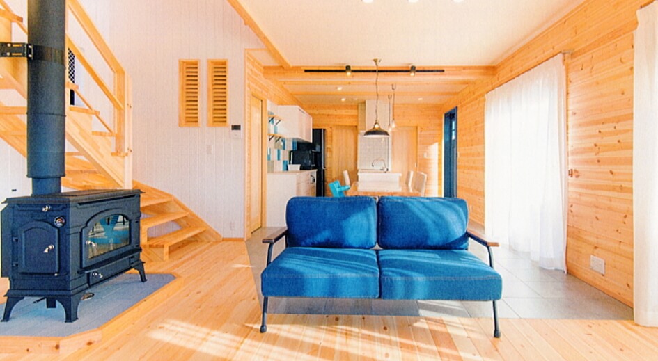 民家の施工事例（薪ストーブのあるリビング）