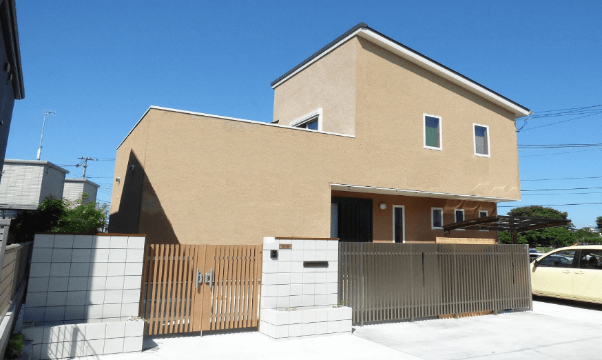 富士建設の施工事例（梁見せ天井のリビング）